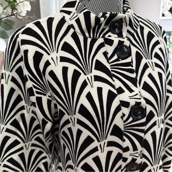 Chico’s Black White Geometric Button Knit Jacket Sz 1 (M/L) Statement Print - Picture 5 of 12